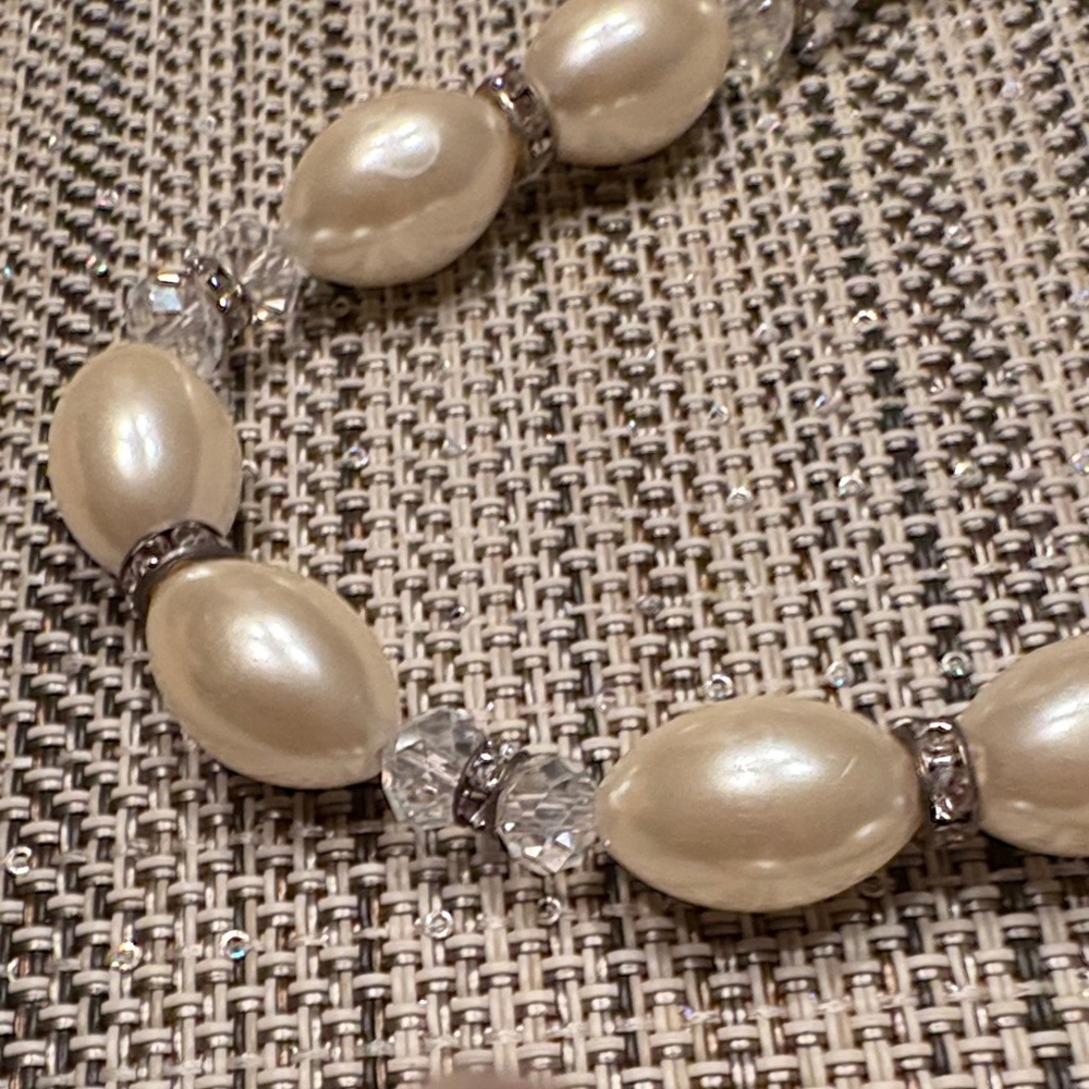 O2 Pearl and Crystal Necklace Set - Picture 5 of 6